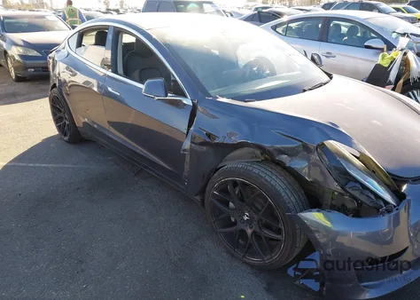 2018 Tesla Model 3 Long Range/Mid Range из США, поврежденный, VIN 5YJ3E1EAXJF044208